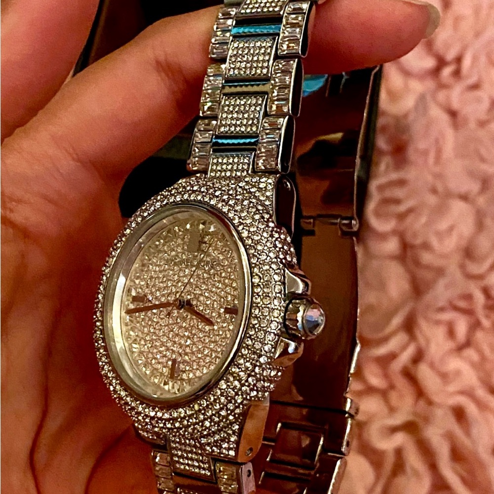 Michael Kors Crystal Elegant Silver Women's Watch - Picture 4 of 4